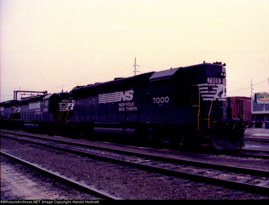 NS 7000 with a pair of SD40-2's in Glenwood Yard